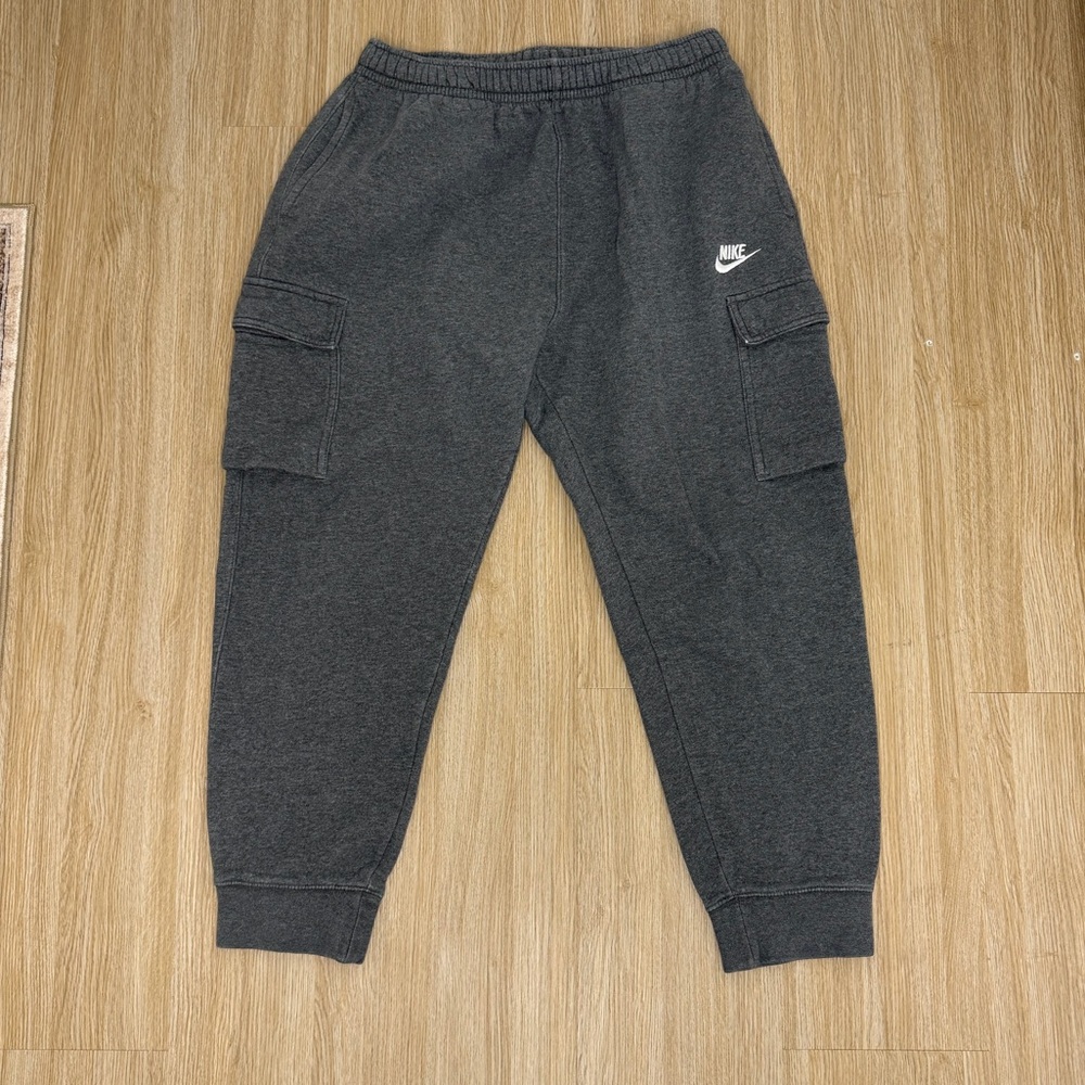 Nike men’s dark grey sweatpants